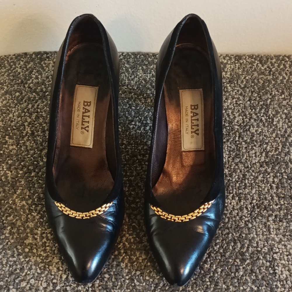 Bally Vintage Italian black leather pumps size 6 M